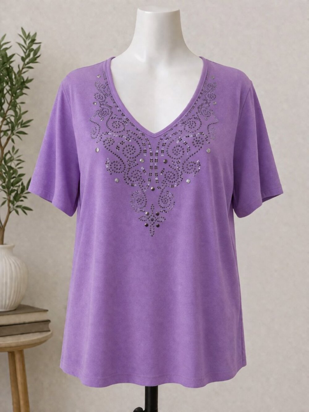 TANJAY Purple Rhinestone V-Neck Top - Size L (NWT)